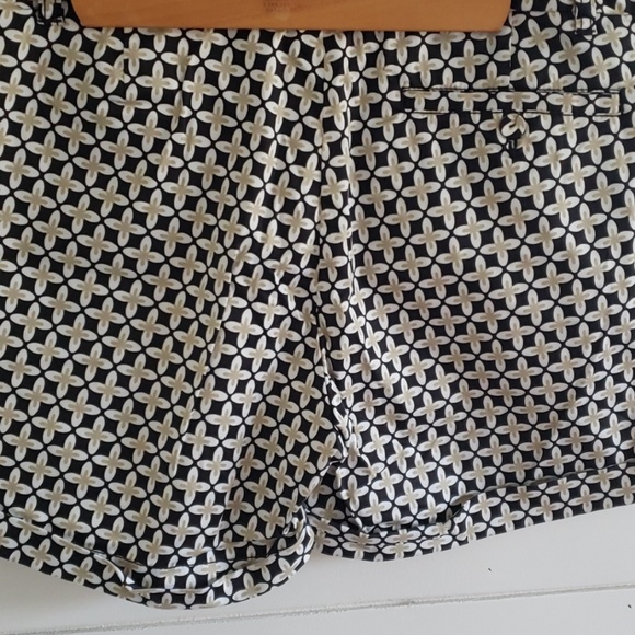 Liz Claiborne sloan print shorts - Picture 4 of 6